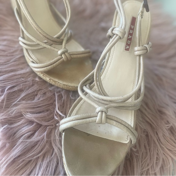 Prada - Picture 2 of 4